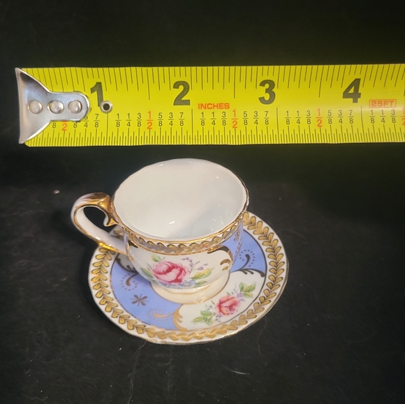 VINTAGE VICTORIA'S GARDEN PINK ROSES GOLD TRIM MINI TEACUP/CUP AND SAUCER. - Picture 4 of 8